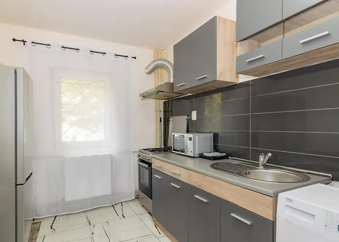 1 Mai - Sara * 크라이오바